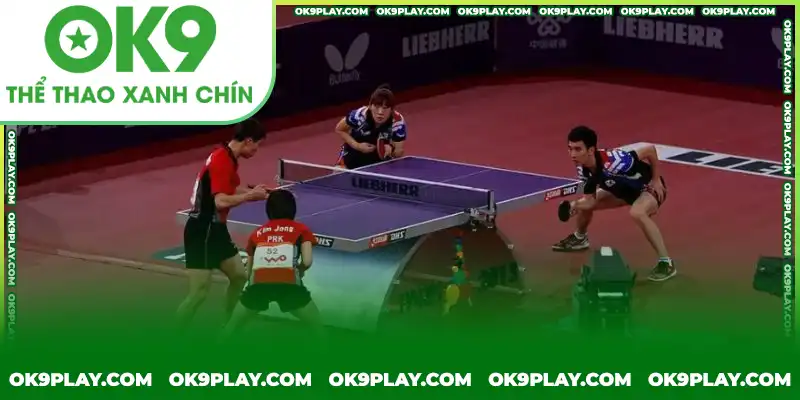 Hình ảnh của một trận đánh đôi trong bộ môn bóng bàn